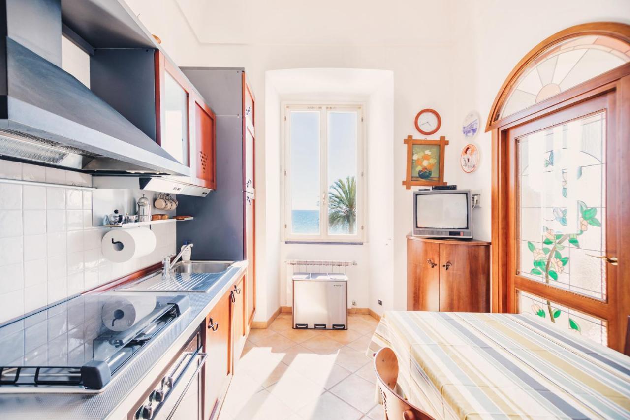 Appartamento Fronte Mare A Ospedaletti By Wonderful Italy מראה חיצוני תמונה