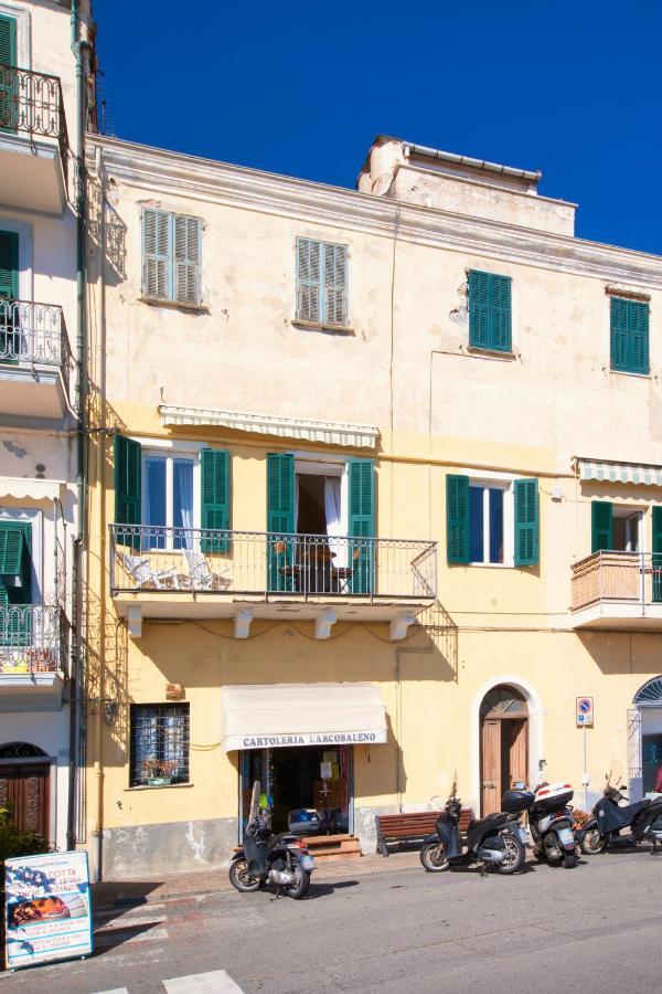 Appartamento Fronte Mare A Ospedaletti By Wonderful Italy מראה חיצוני תמונה